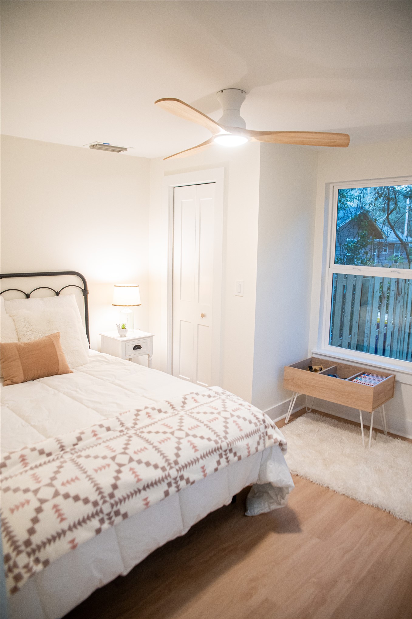 610 Division Street Fernandina Beach, FL 32034 - Photo 37 of 43 a bedroom with a bed and a window