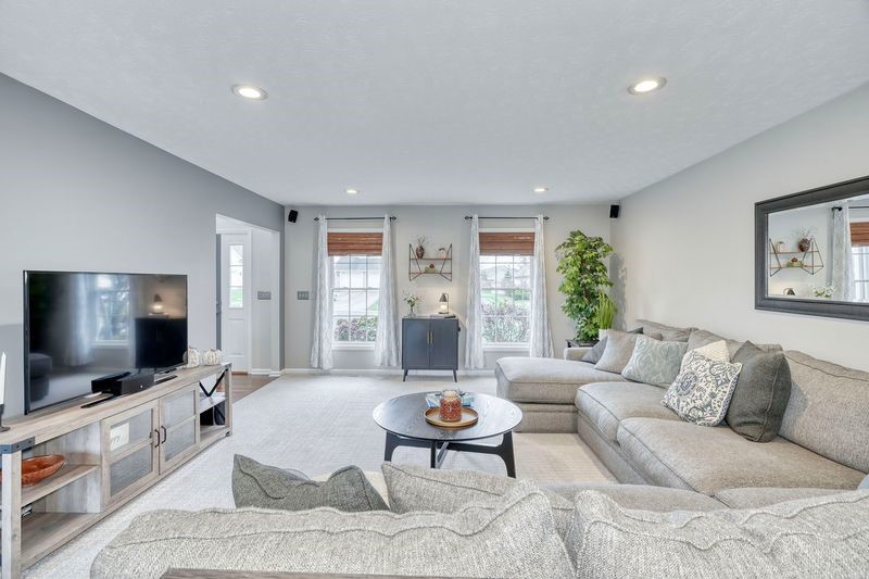 1027 Pondbrook Point Webster, NY 14580 - Photo 4 of 40