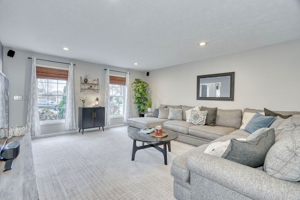 1027 Pondbrook Point Webster, NY 14580 - Photo 6 of 40