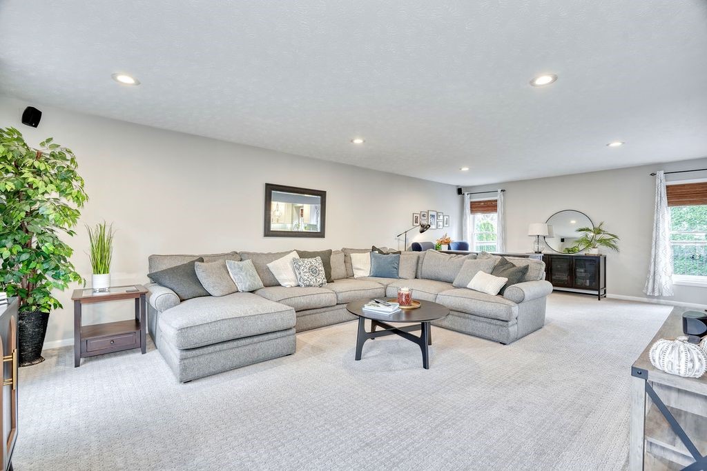 1027 Pondbrook Point Webster, NY 14580 - Photo 7 of 40