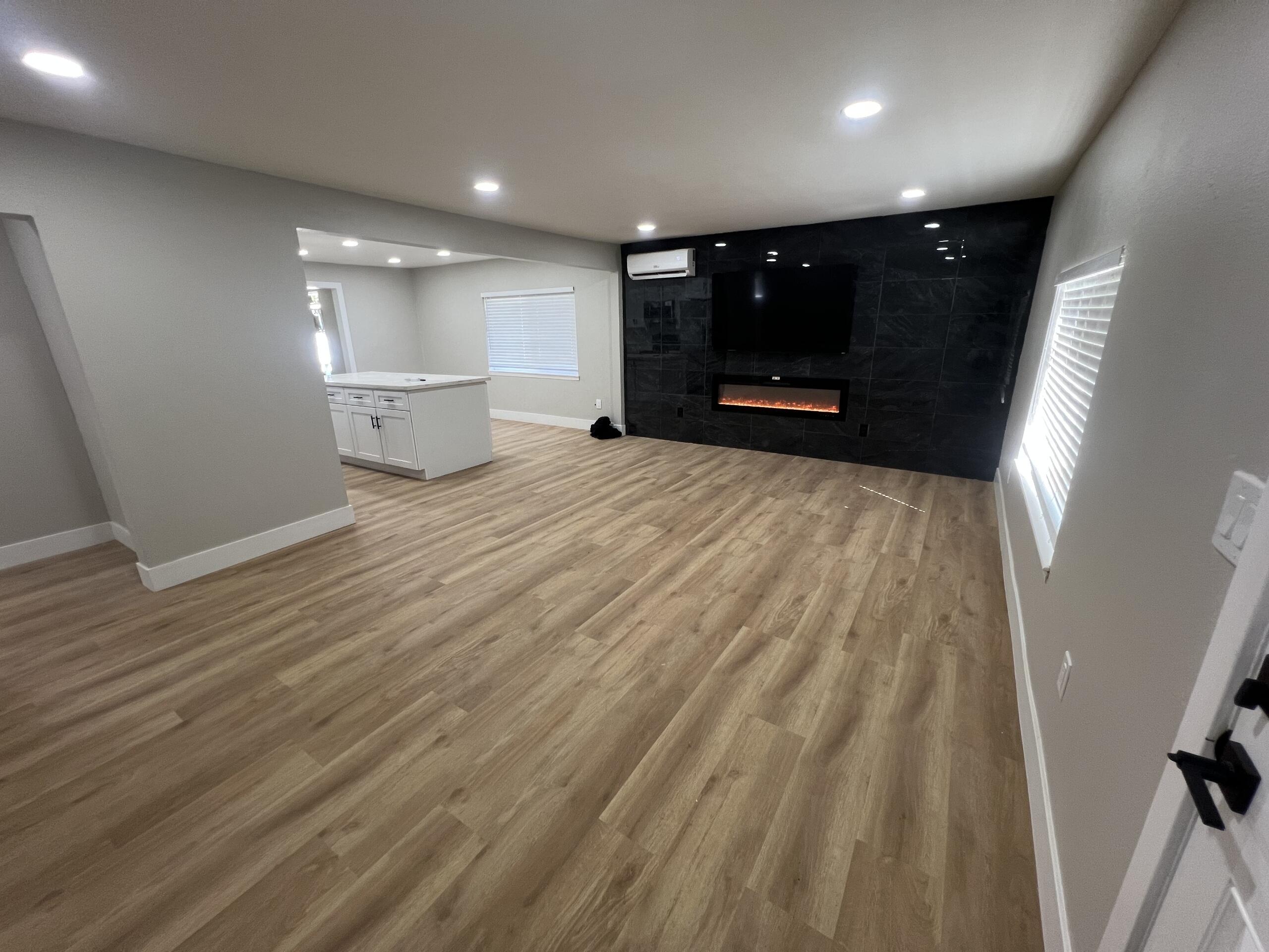 2100 Laurel Road Cave Junction, OR 97523 - Photo 7 of 19 Full Living room