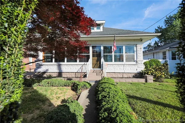 $258,000 | 410 East Charlestown Avenue, Jeffersonville, IN 47130