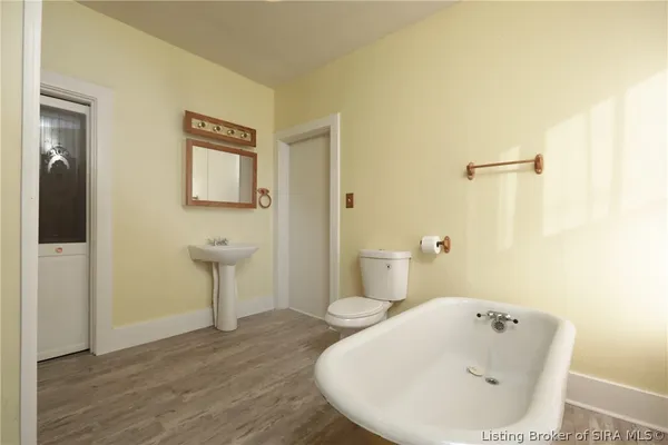 $258,000 | 410 East Charlestown Avenue, Jeffersonville, IN 47130