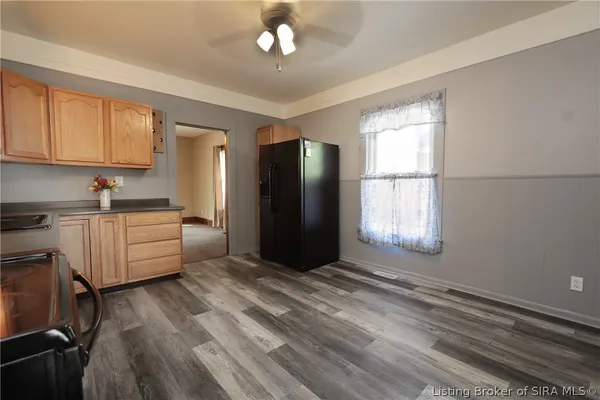 $258,000 | 410 East Charlestown Avenue, Jeffersonville, IN 47130