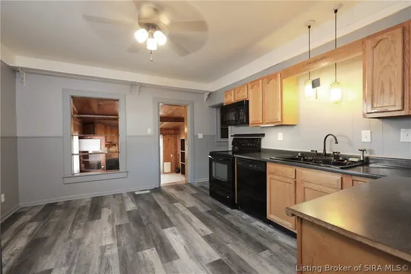 $258,000 | 410 East Charlestown Avenue, Jeffersonville, IN 47130