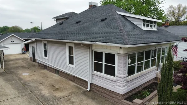 $258,000 | 410 East Charlestown Avenue, Jeffersonville, IN 47130