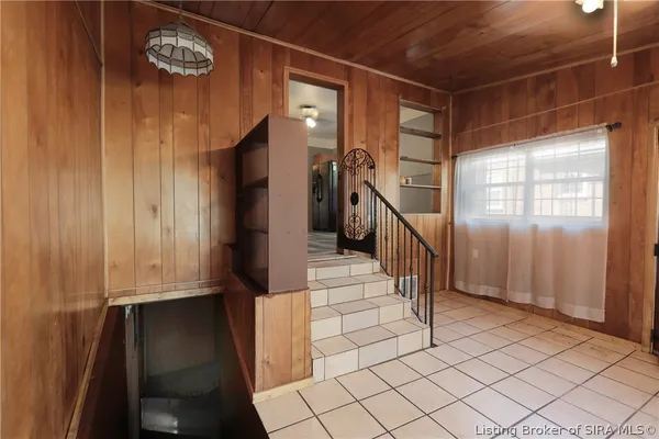 $258,000 | 410 East Charlestown Avenue, Jeffersonville, IN 47130