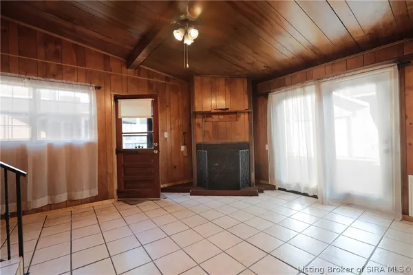 $258,000 | 410 East Charlestown Avenue, Jeffersonville, IN 47130