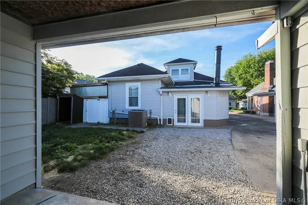 $258,000 | 410 East Charlestown Avenue, Jeffersonville, IN 47130