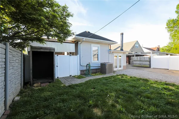 $258,000 | 410 East Charlestown Avenue, Jeffersonville, IN 47130