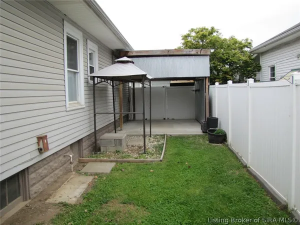 $258,000 | 410 East Charlestown Avenue, Jeffersonville, IN 47130