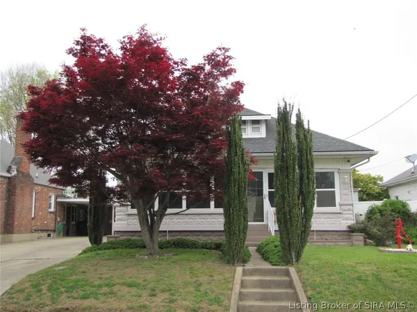 $258,000 | 410 East Charlestown Avenue, Jeffersonville, IN 47130