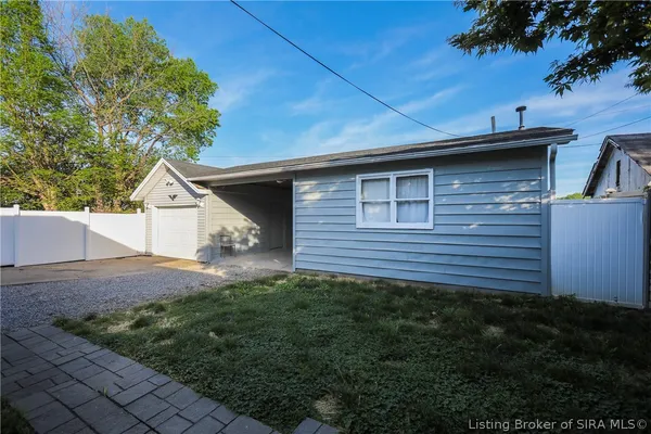 $258,000 | 410 East Charlestown Avenue, Jeffersonville, IN 47130