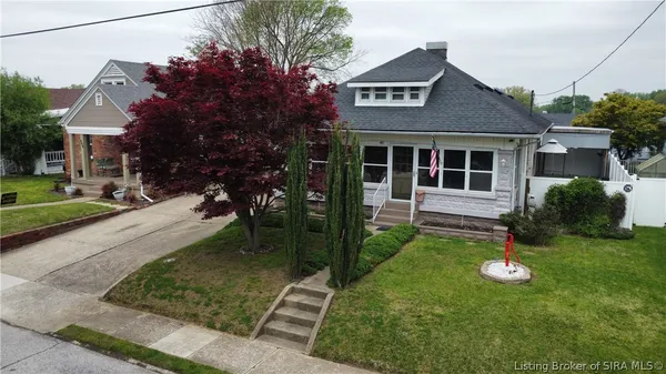 $258,000 | 410 East Charlestown Avenue, Jeffersonville, IN 47130