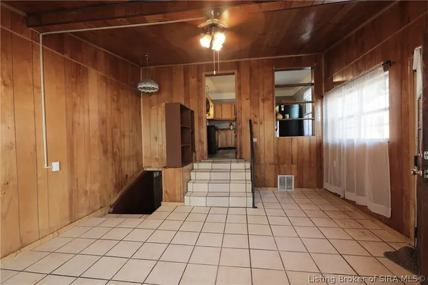 $258,000 | 410 East Charlestown Avenue, Jeffersonville, IN 47130