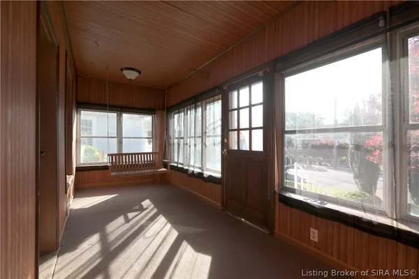 $258,000 | 410 East Charlestown Avenue, Jeffersonville, IN 47130