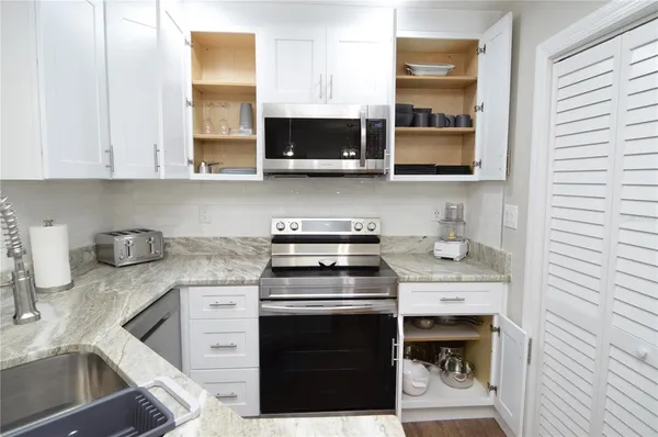 $2,600 | 8613 Mallard Reserve Drive, Unit 202, Tampa, FL 33614