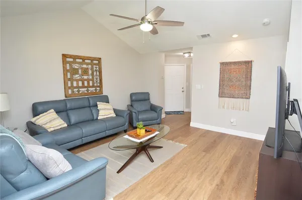 $2,600 | 8613 Mallard Reserve Drive, Unit 202, Tampa, FL 33614