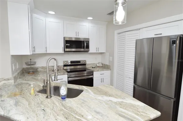 $2,600 | 8613 Mallard Reserve Drive, Unit 202, Tampa, FL 33614