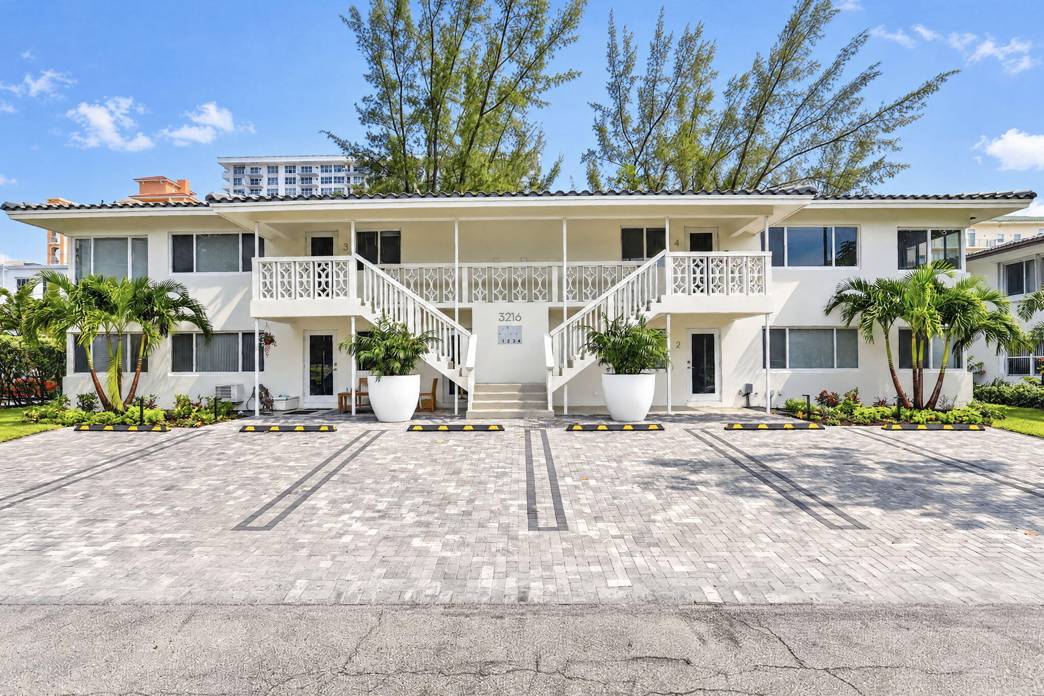 3216 Colony Club Road, Unit 4 Pompano Beach, FL 33062 - Photo 29 of 42 29-web-or-mls-8I8A6485_batchlook