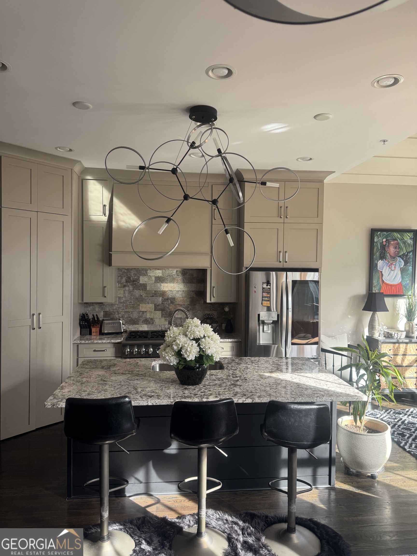 978 Memorial Walk Southeast Atlanta, GA 30316 - Photo 2 of 5 a kitchen with a table and chairs in it