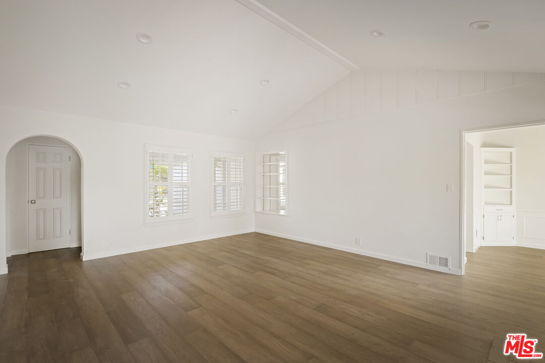 12153 Maxwellton Road Studio City, CA 91604 - Photo 9 of 48