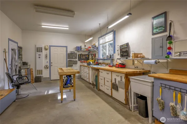a kitchen that has a lot of cabinets in it