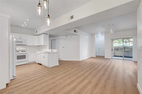 $1,875 | 2291 West Horizon Ridge Parkway, Unit 5129, Henderson, NV 89052