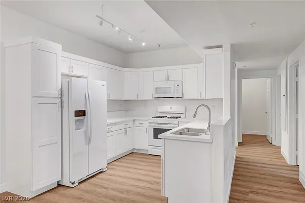$1,875 | 2291 West Horizon Ridge Parkway, Unit 5129, Henderson, NV 89052