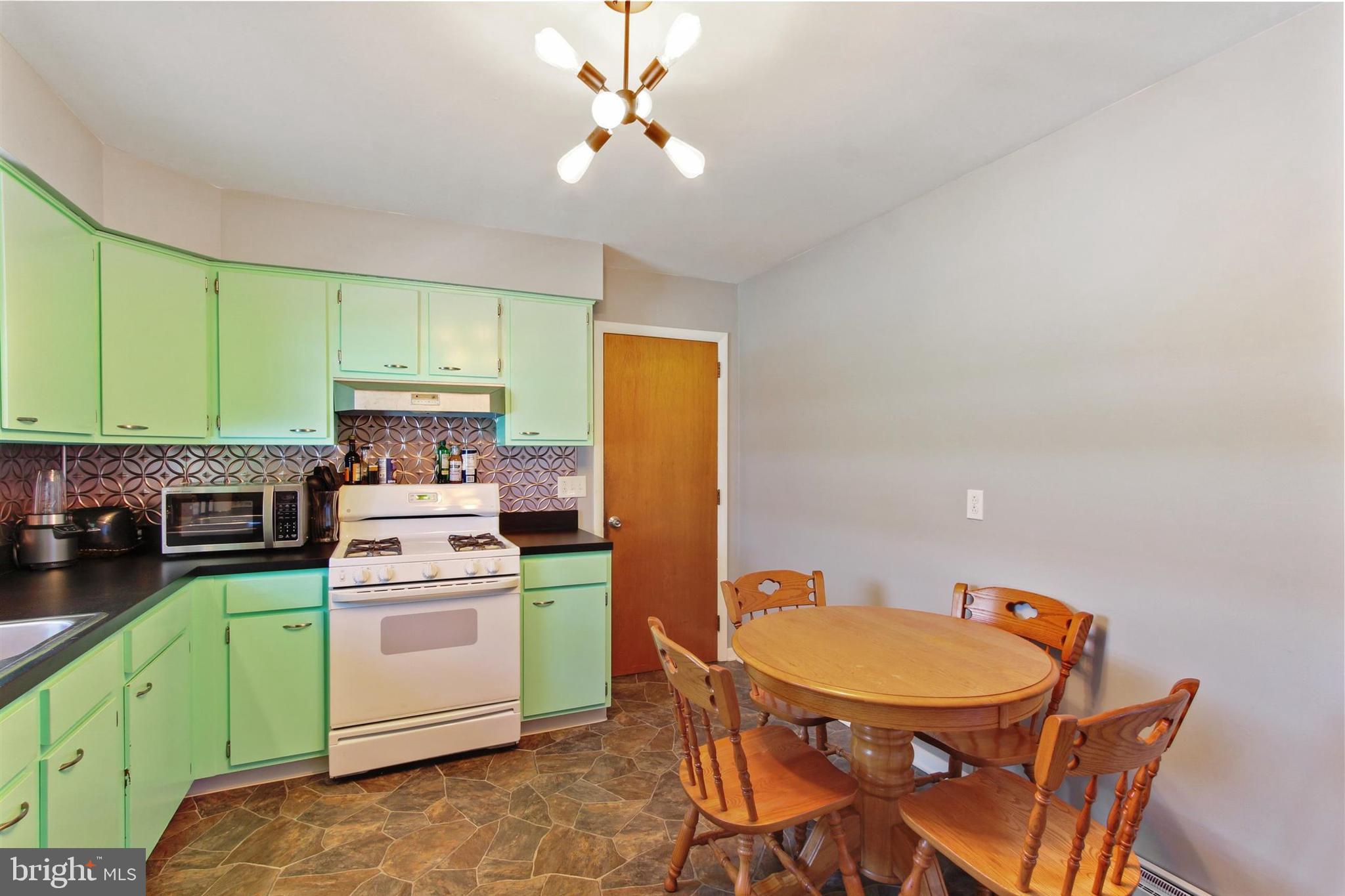 307 Kendale Road Red Lion, PA 17356 - Photo 7 of 25 Gallery Image 7