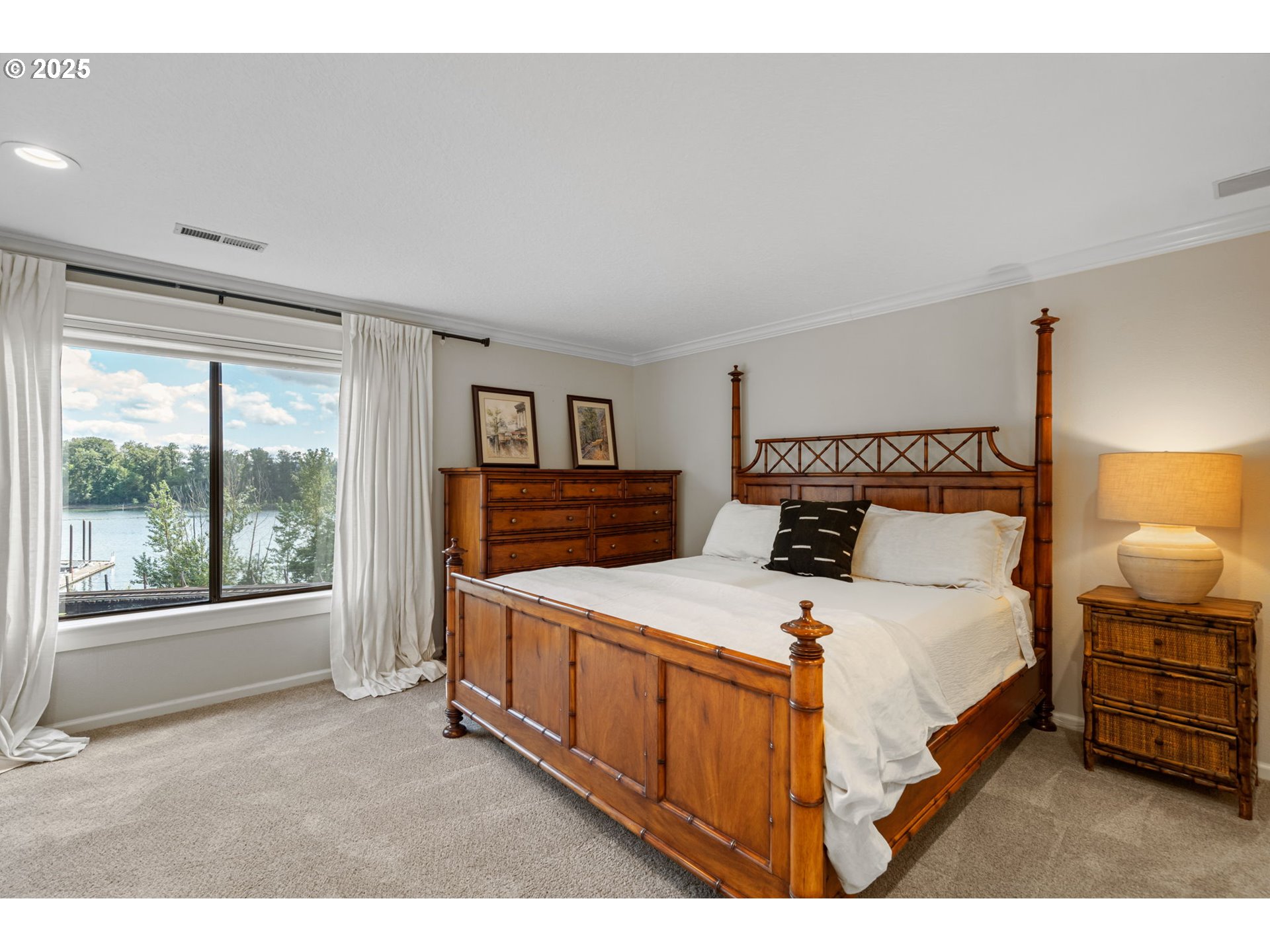 5620 South Riverside Lane, Unit 3 Portland, OR 97239 - Photo 19 of 41 a bedroom with a bed a lamp and window