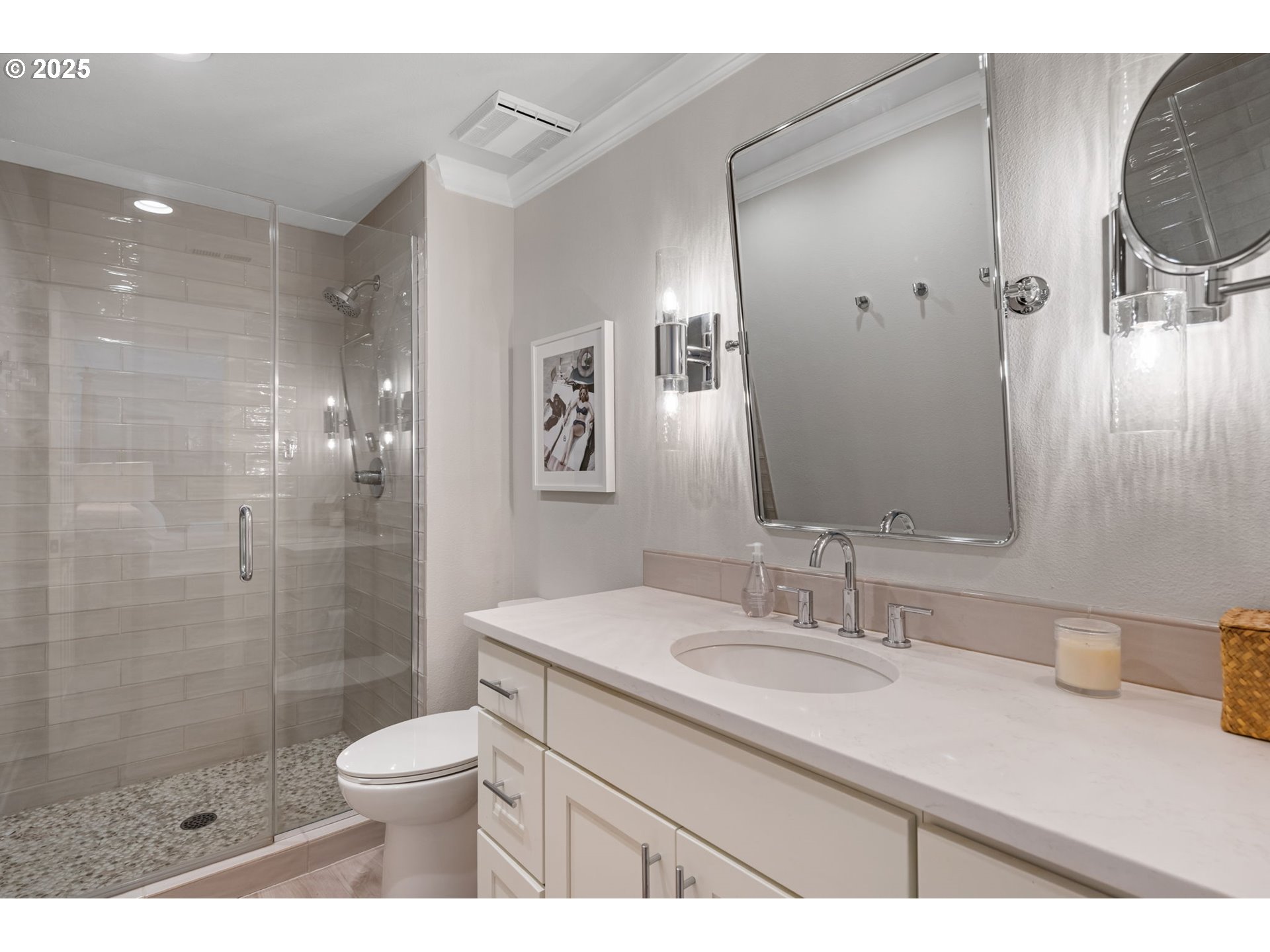5620 South Riverside Lane, Unit 3 Portland, OR 97239 - Photo 21 of 41 a bathroom with a sink a toilet a shower and a mirror