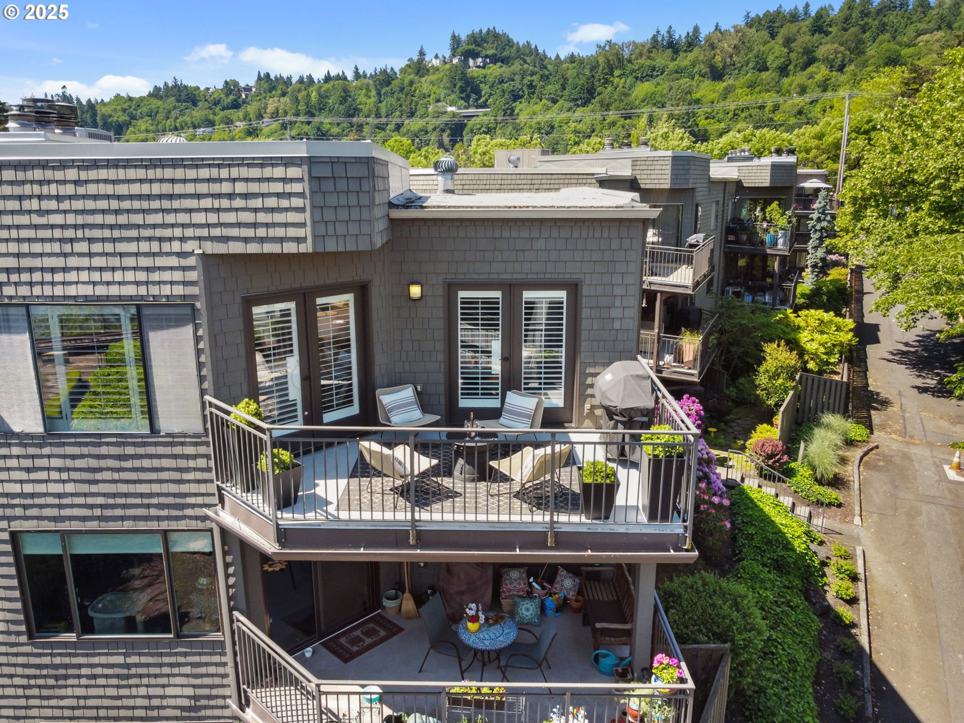 5620 South Riverside Lane, Unit 3 Portland, OR 97239 - Photo 34 of 41 a front view of house with outdoor seating space and city view