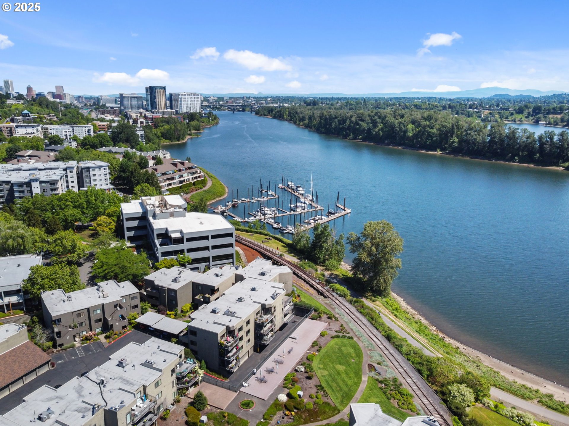 5620 South Riverside Lane, Unit 3 Portland, OR 97239 - Photo 39 of 41 an aerial view of a city