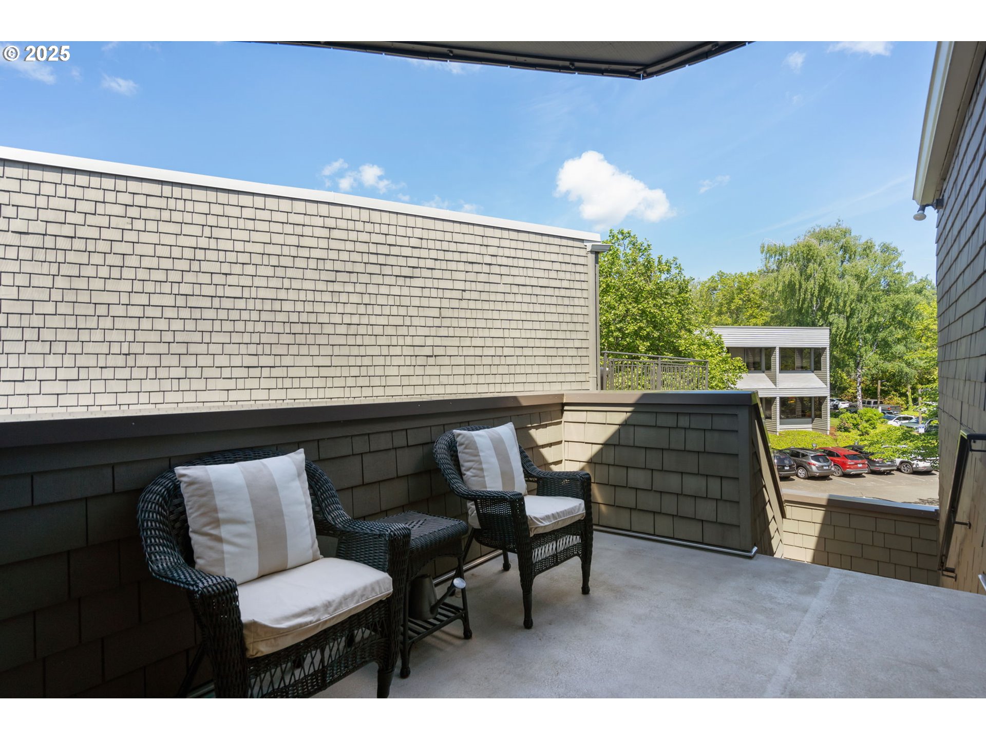5620 South Riverside Lane, Unit 3 Portland, OR 97239 - Photo 4 of 41 a backyard of a house with outdoor seating