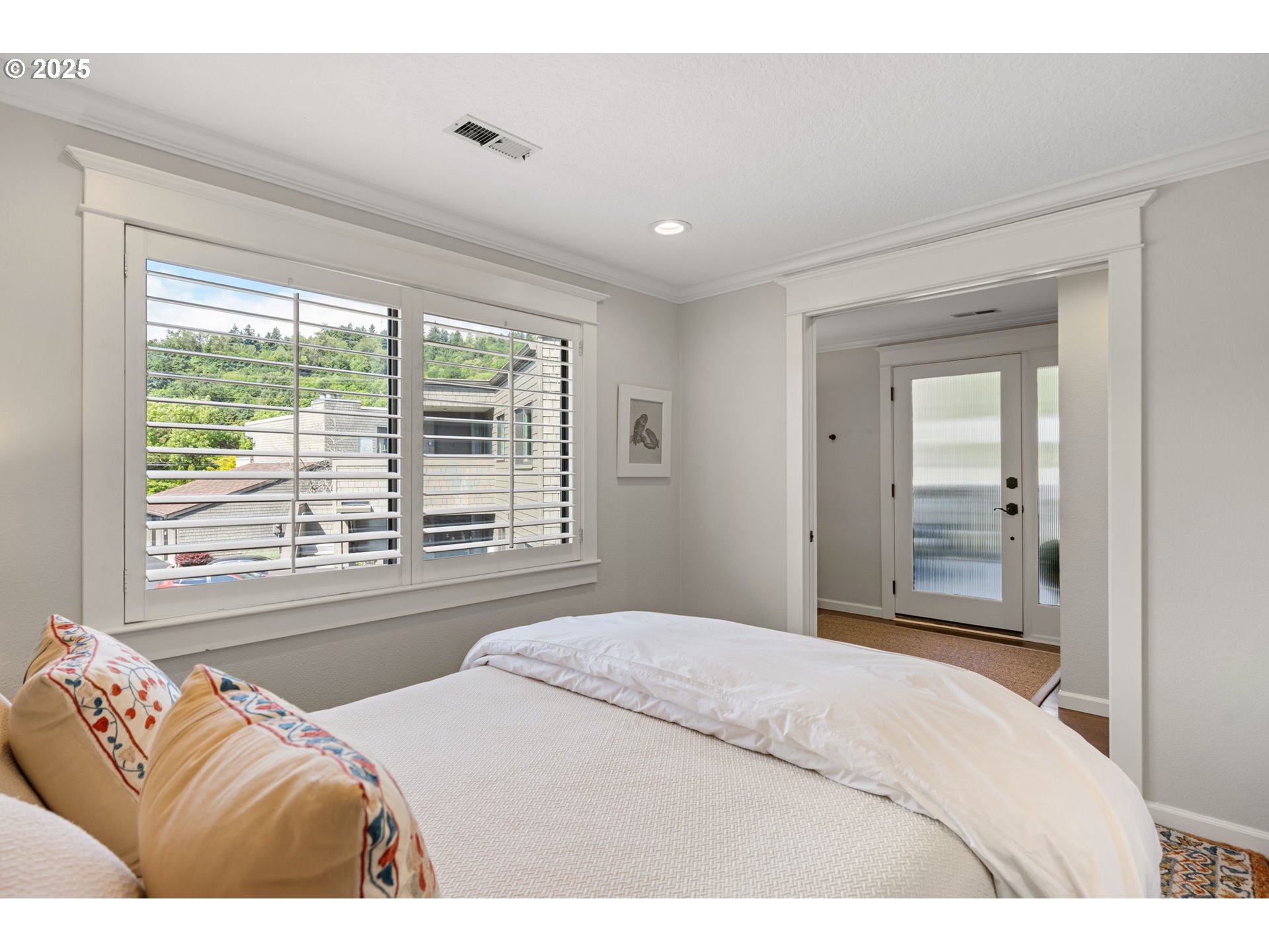 5620 South Riverside Lane, Unit 3 Portland, OR 97239 - Photo 9 of 41 a bedroom with a large bed and a window