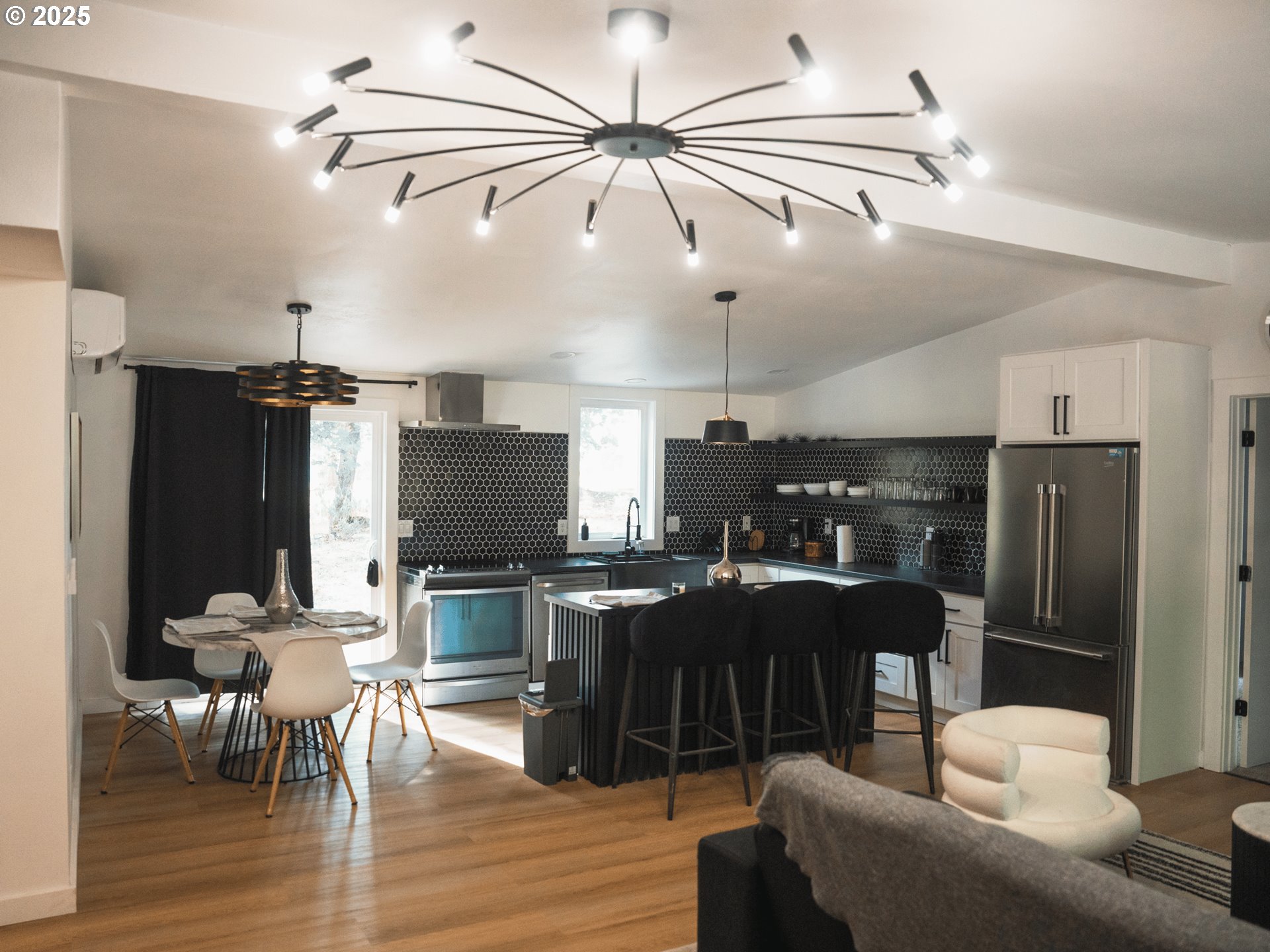 10580 Northeast Fox Farm Road Newberg, OR 97132 - Photo 5 of 46