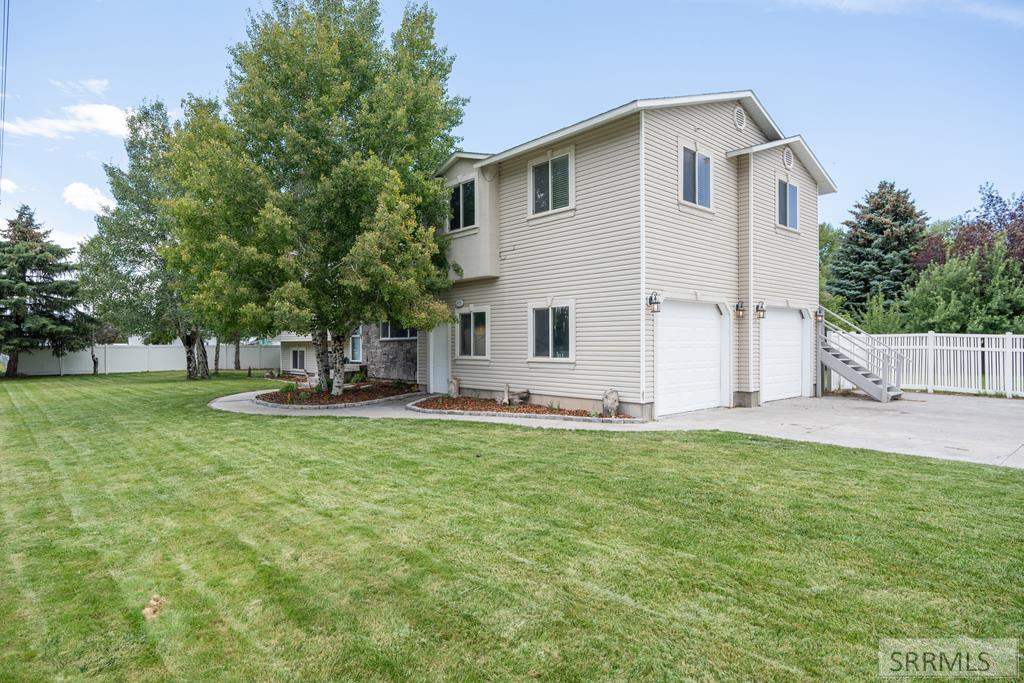 202 West 3rd South Sugar City, ID 83448 - Photo 3 of 52
