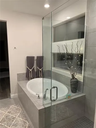 $2,995 | 92 Lake Oasis Street, Henderson, NV 89011