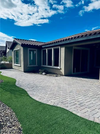 $2,995 | 92 Lake Oasis Street, Henderson, NV 89011