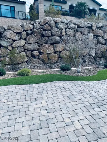 $3,300 | 92 Lake Oasis Street, Henderson, NV 89011