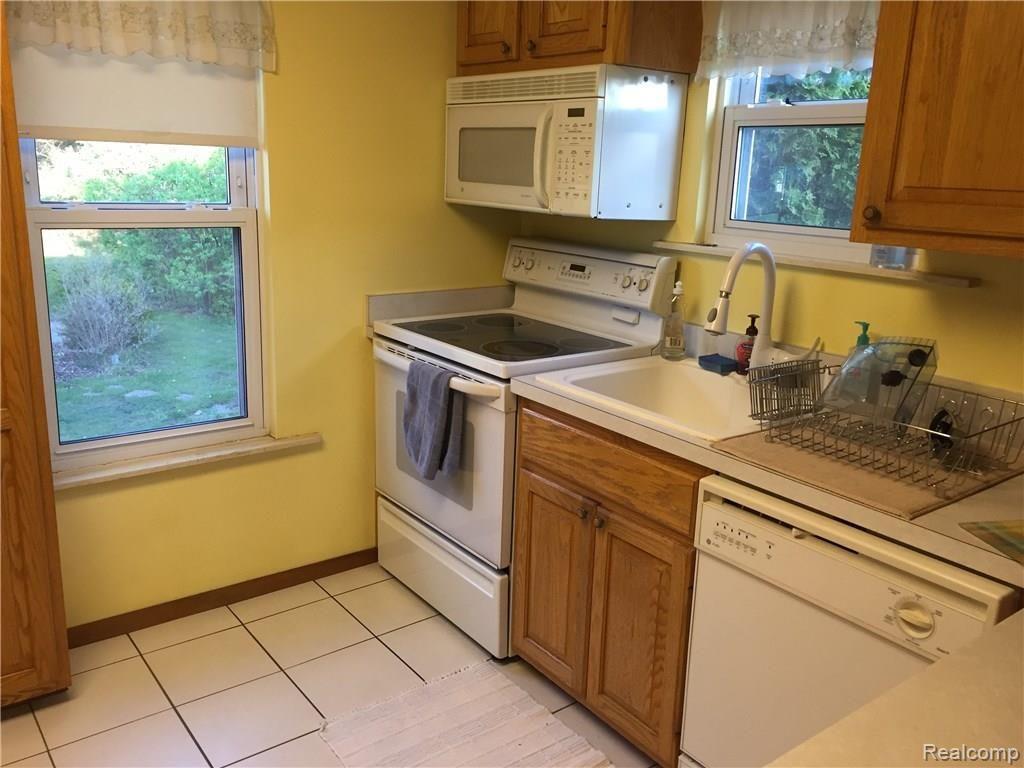 40950 Saal Road Sterling Heights, MI 48313 - Photo 4 of 17