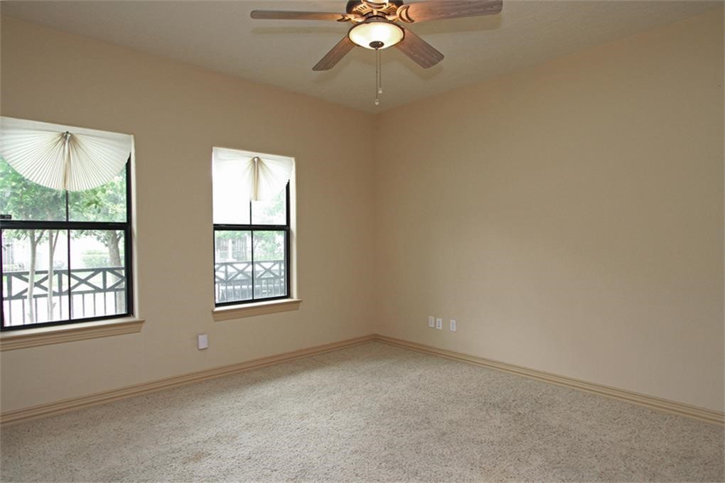 622 Bomar Street Houston, TX 77006 - Photo 14 of 21 an empty room with windows and fan