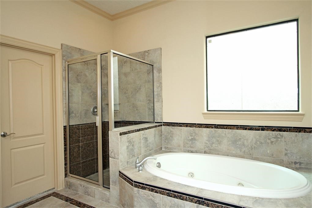 622 Bomar Street Houston, TX 77006 - Photo 16 of 21 a bathroom with a bathtub and a shower