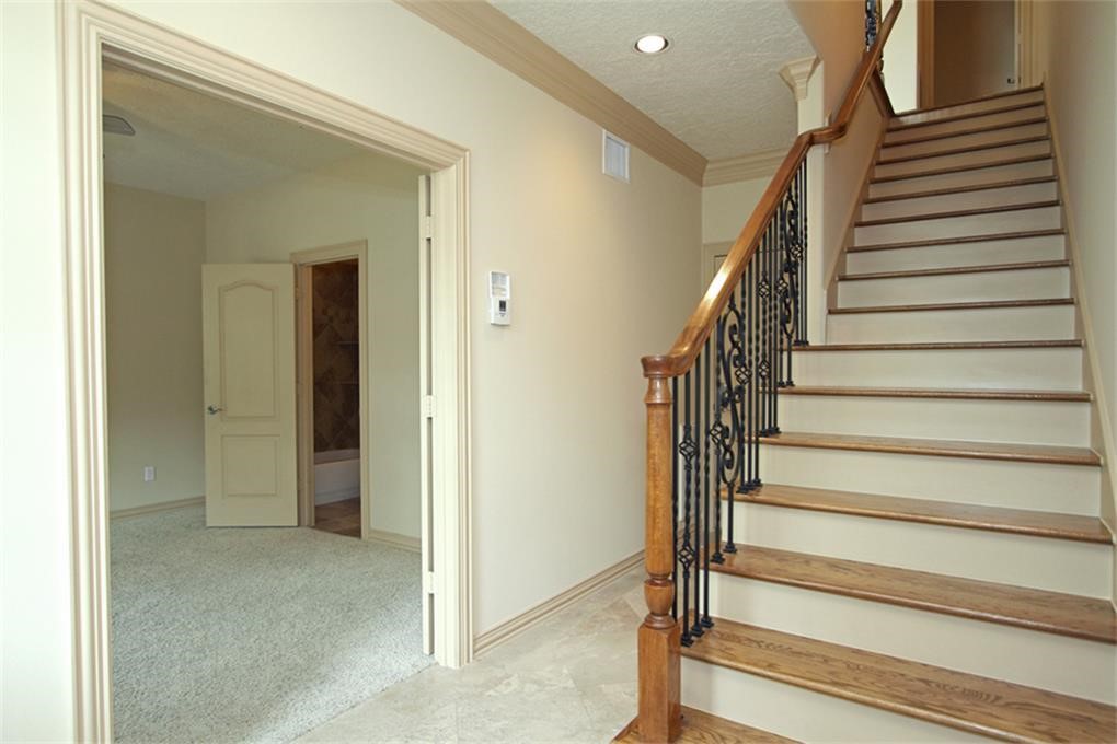 622 Bomar Street Houston, TX 77006 - Photo 20 of 21 a view of entryway
