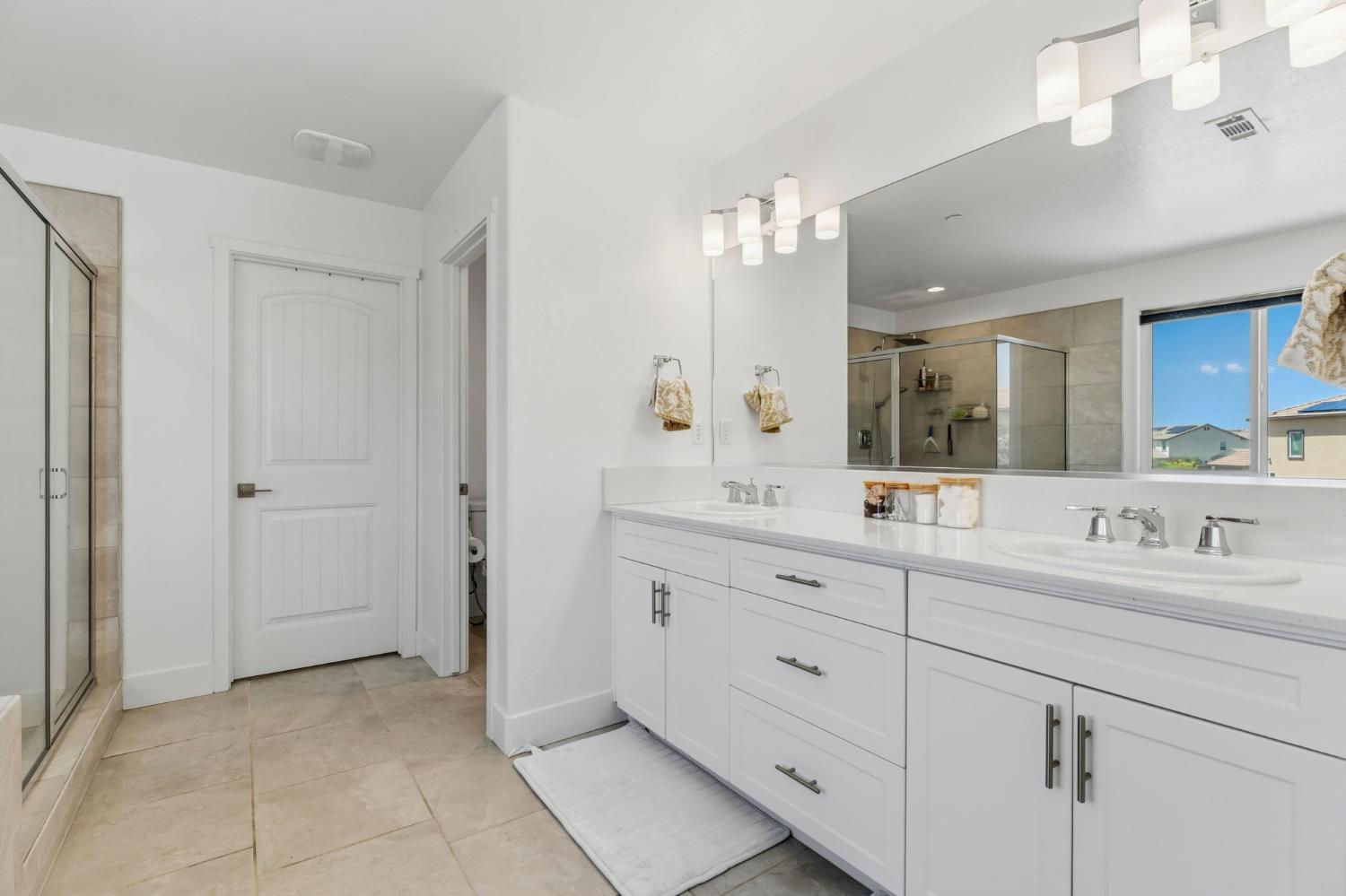 6326 West Richert Avenue Fresno, CA 93723 - Photo 26 of 45 a bathroom with a sink and a mirror