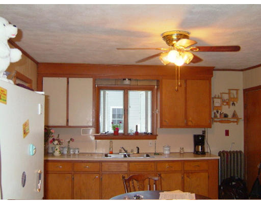 67 Howes Street Springfield, MA 01118 - Photo 5 of 7