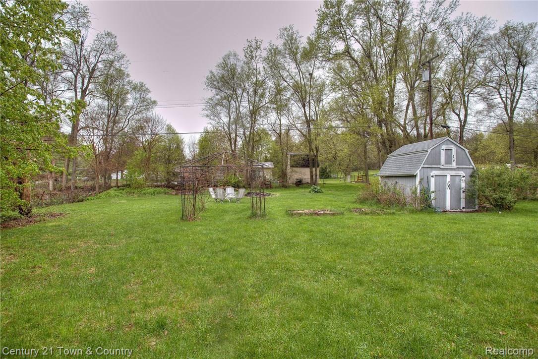 6525 Walters Road Clarkston, MI 48346 - Photo 8 of 35 8.jpg