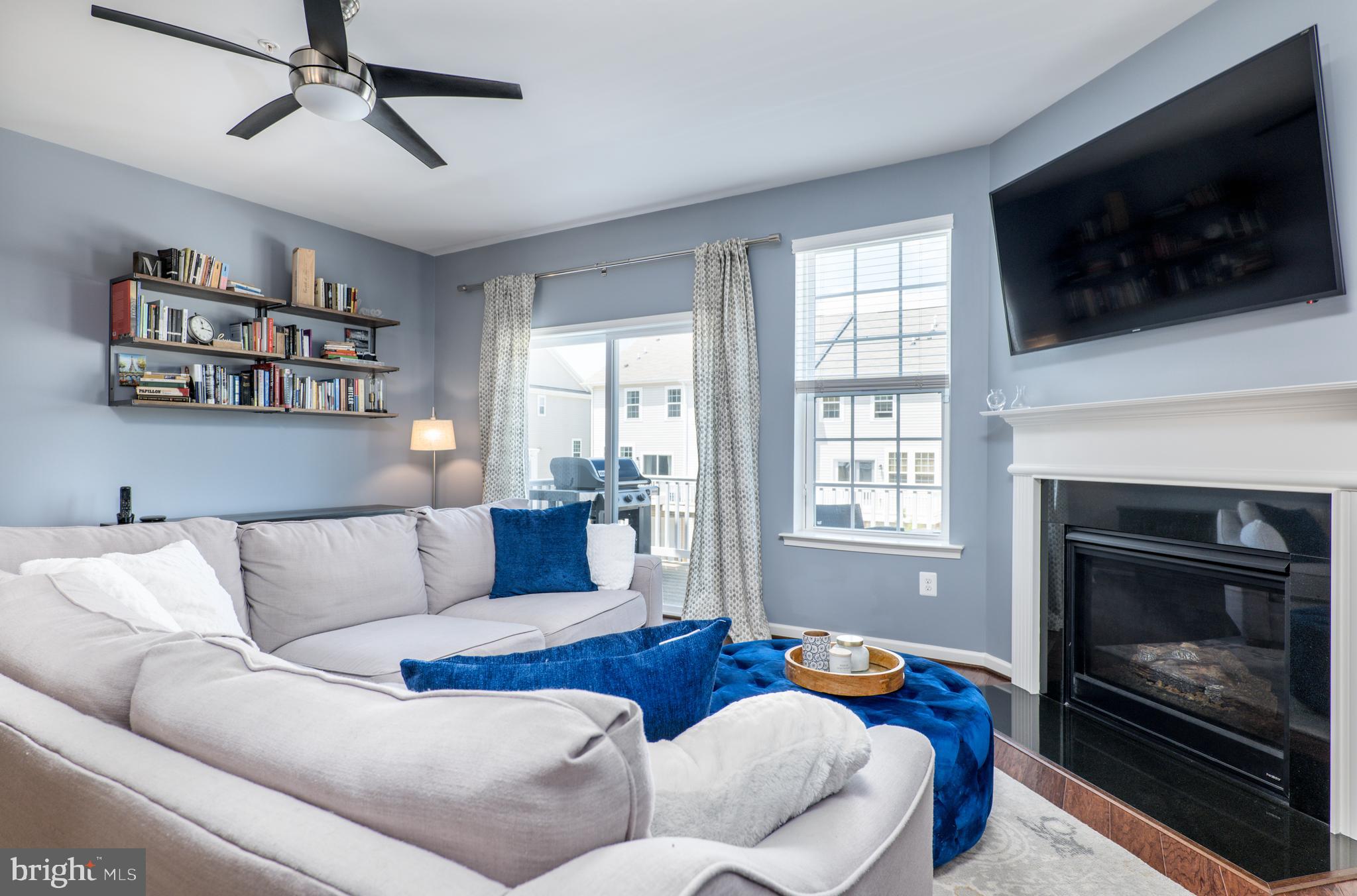 404 Kettle Btm Road Reisterstown, MD 21136 - Photo 20 of 36 Living room with gas fireplace