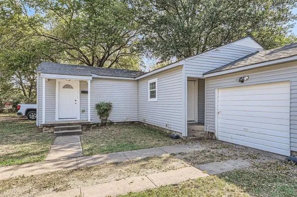 $1,245 | 224 East Boyd Street, Bonham, TX 75418
